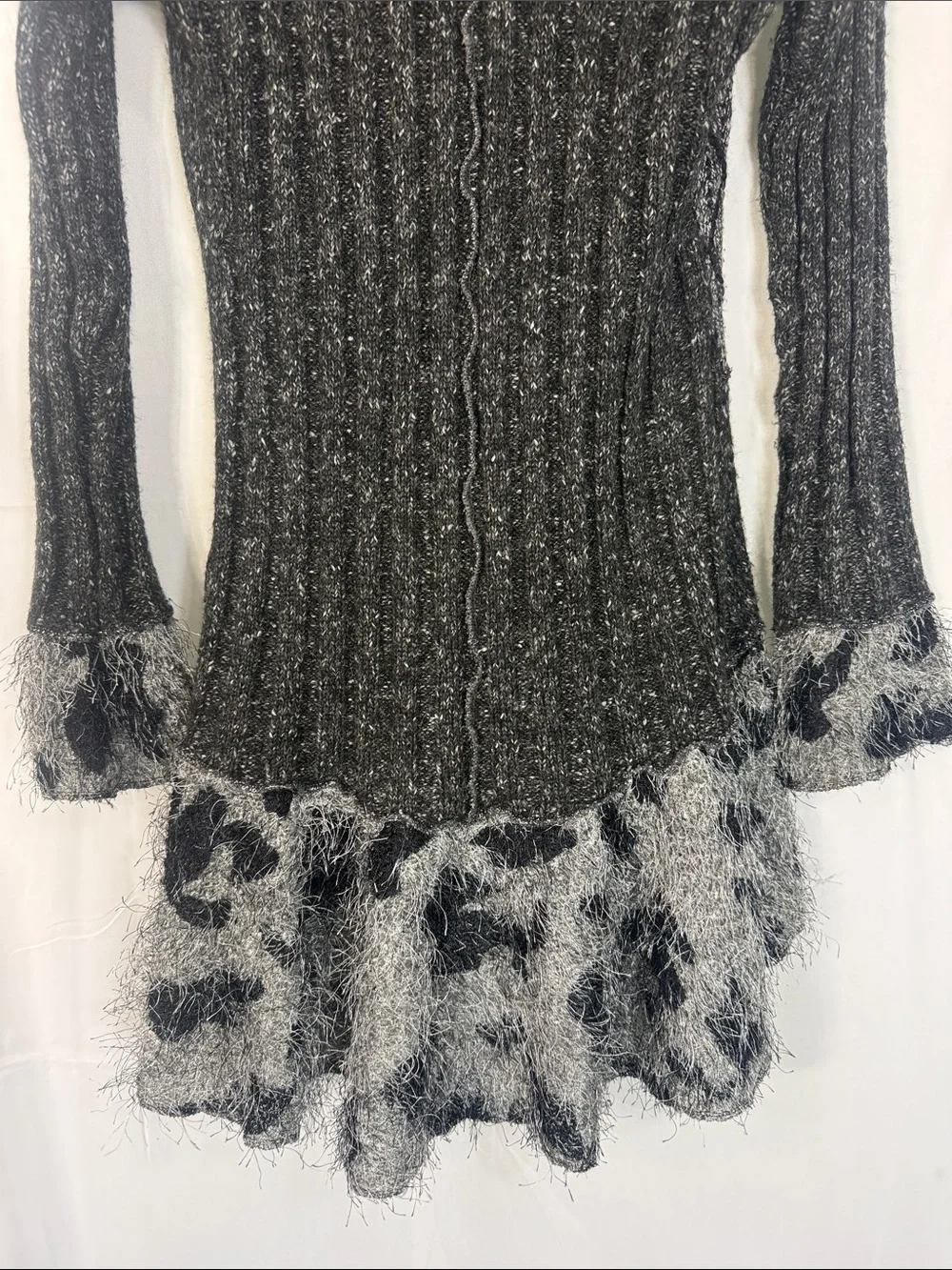 LIQUID BY SIONI BLACK GRAY FAUX FUR TRIM CARDIGAN SIZE M